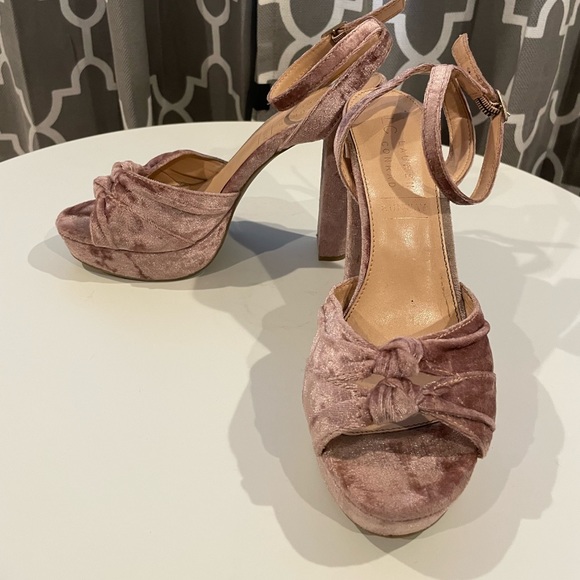 pink vevlet platform heels - Picture 3 of 3